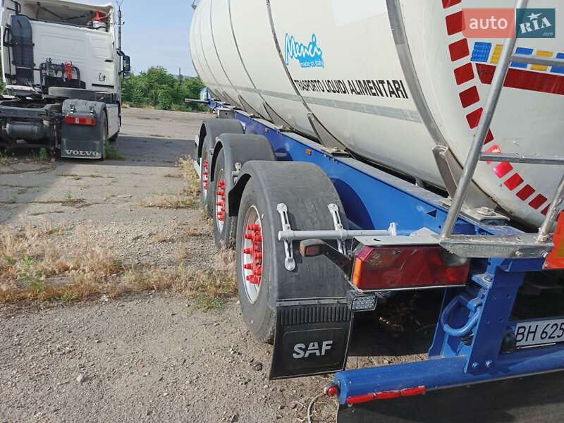 Цистерна полуприцеп Menci SA 2008 в Одессе