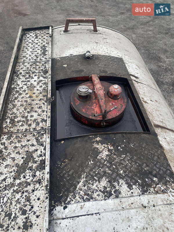 Цистерна полуприцеп Menci SL 1996 в Ромнах