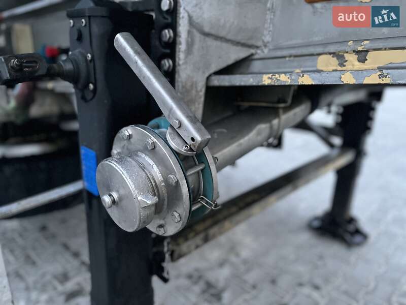 Цистерна полуприцеп Menci SL 1995 в Черновцах