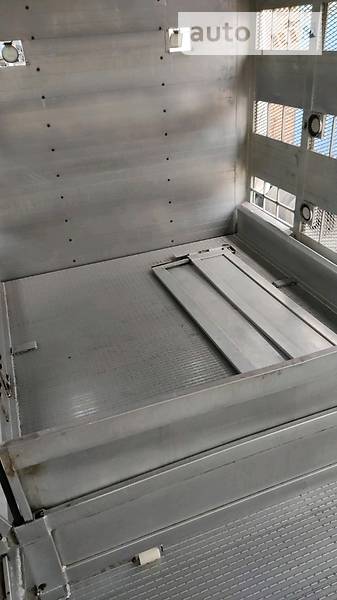 Для перевезення тварин - напівпричіп Menke 324 2007 в Радомишлі