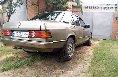 Седан Mercedes-Benz 190 1986 в Ромнах