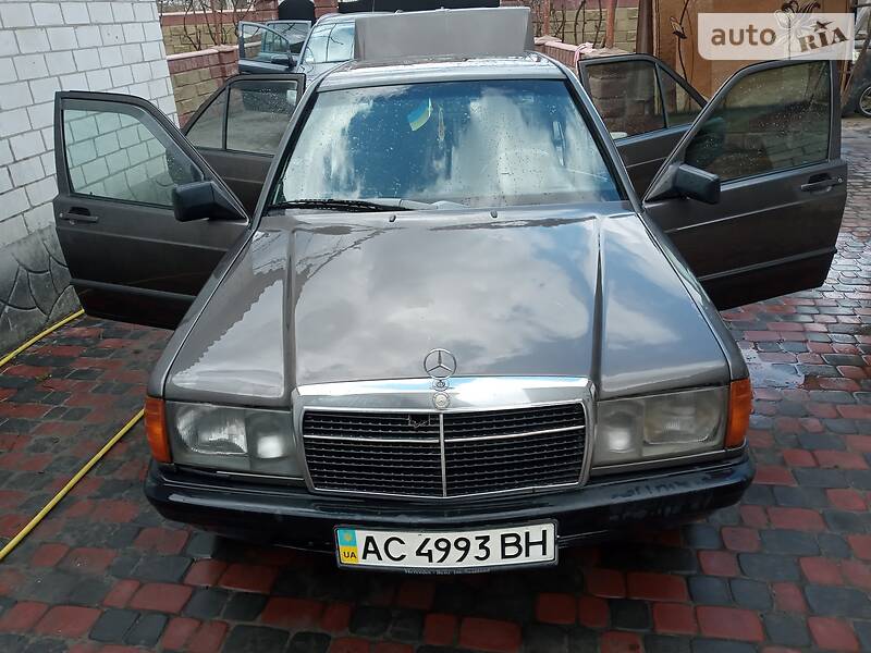 Mercedes-Benz 190
