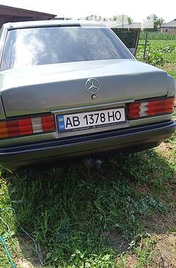 Седан Mercedes-Benz 190 1989 в Липовце