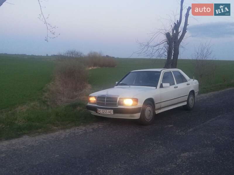 Седан Mercedes-Benz 190 1983 в Луцке