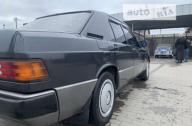 Седан Mercedes-Benz 190 1988 в 