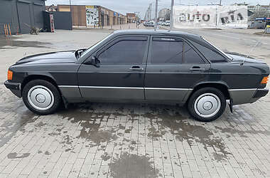 Седан Mercedes-Benz 190 1988 в 