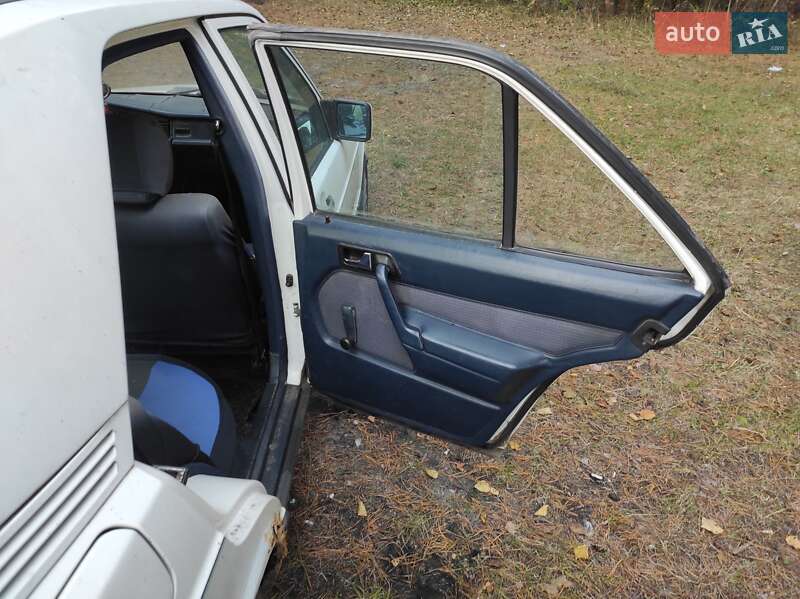 Седан Mercedes-Benz 190 1984 в Житомире