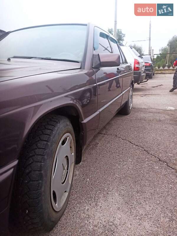 Седан Mercedes-Benz 190 1992 в Хороле