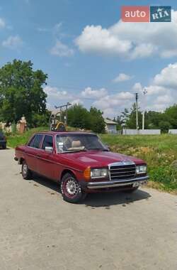 Седан Mercedes-Benz 190 1982 в Чернівцях