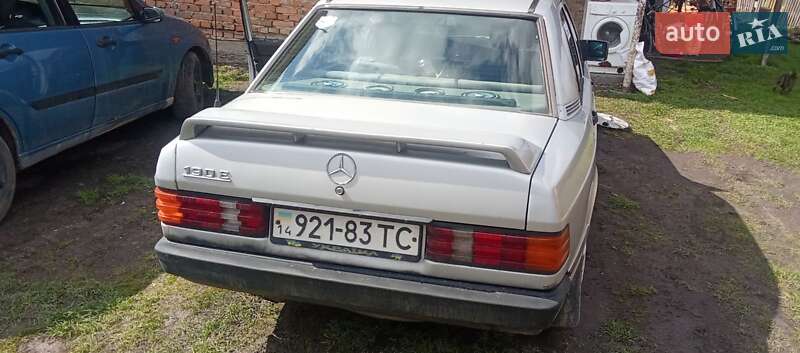 Седан Mercedes-Benz 190 1988 в Золочеві
