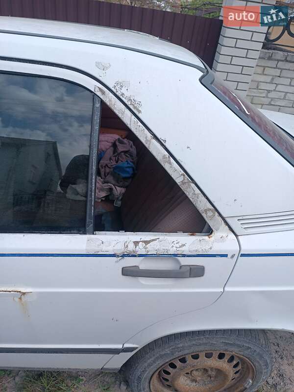 Седан Mercedes-Benz 190 1986 в Николаеве