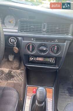 Седан Mercedes-Benz 190 1983 в 