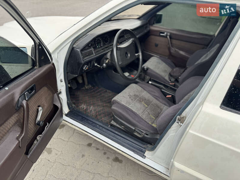 Седан Mercedes-Benz 190 1986 в Летичеве