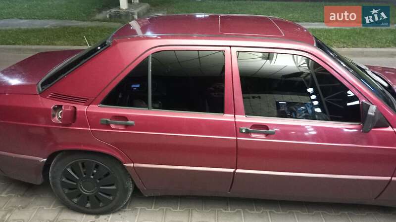 Седан Mercedes-Benz 190 1983 в Золочеві