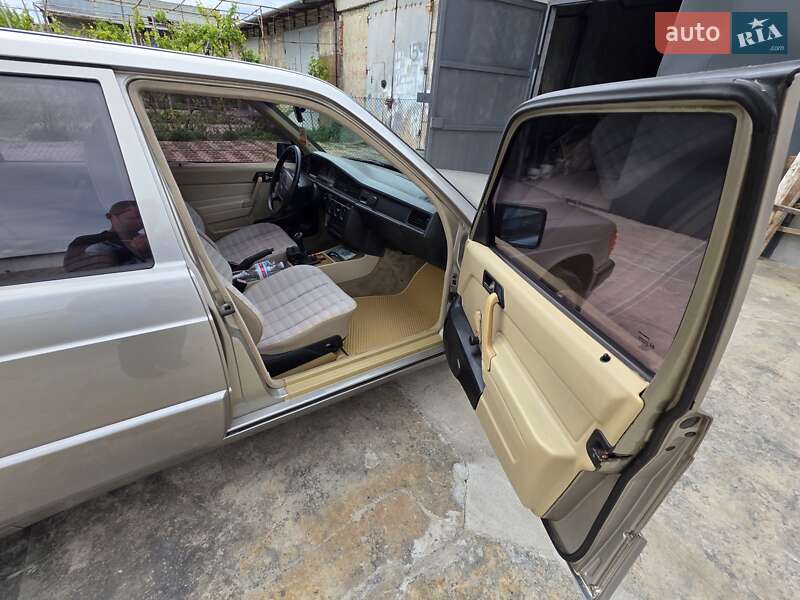Седан Mercedes-Benz 190 1992 в Жовтих Водах