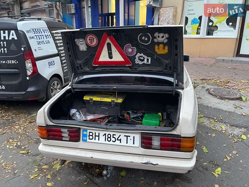 Седан Mercedes-Benz 190 1987 в Одессе