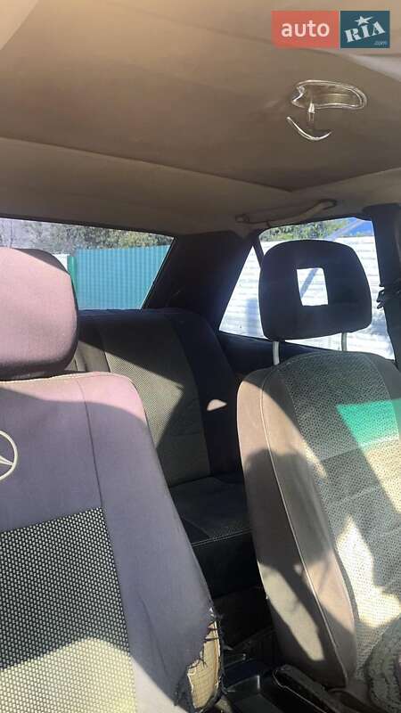 Седан Mercedes-Benz 190 1986 в Валках