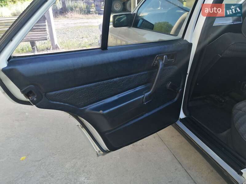 Седан Mercedes-Benz 190 1992 в Славуте