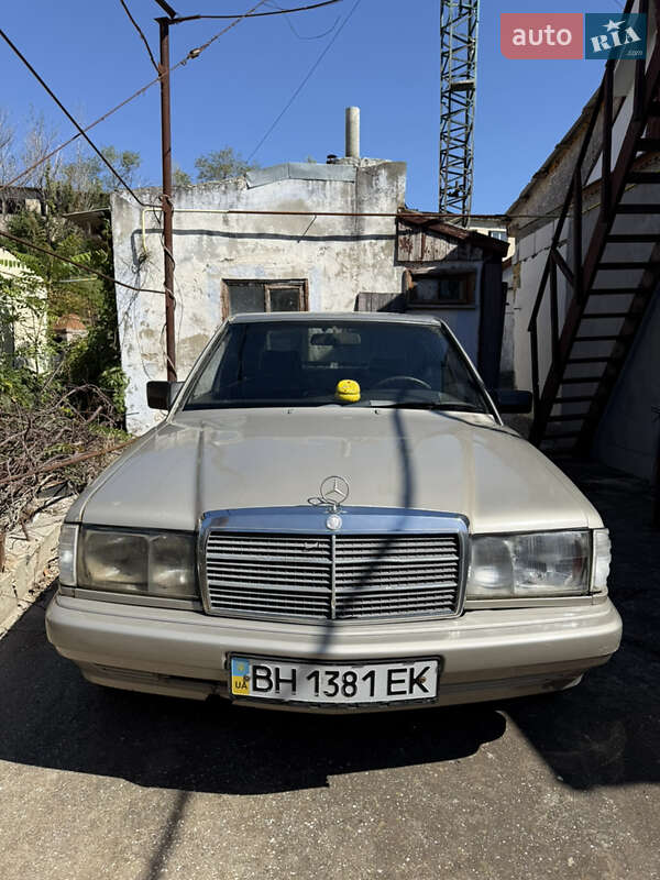 Седан Mercedes-Benz 190 1985 в Овидиополе