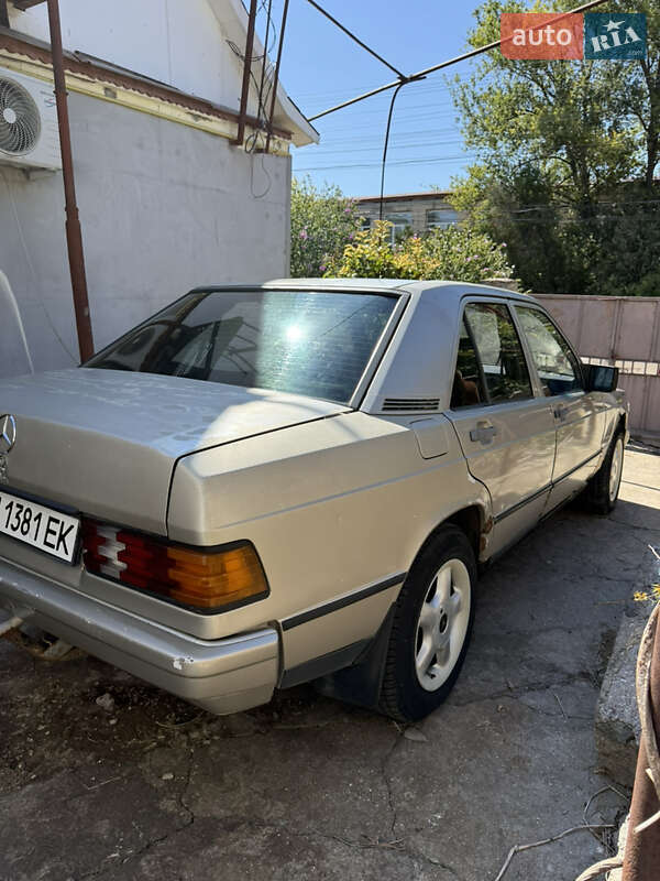 Седан Mercedes-Benz 190 1985 в Овидиополе