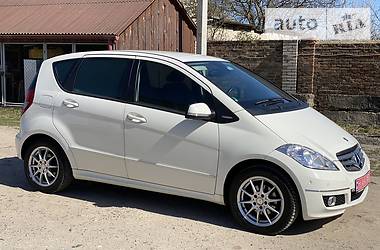 Хетчбек Mercedes-Benz A-Class 2011 в 