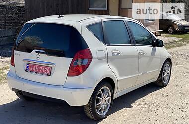 Хетчбек Mercedes-Benz A-Class 2011 в 