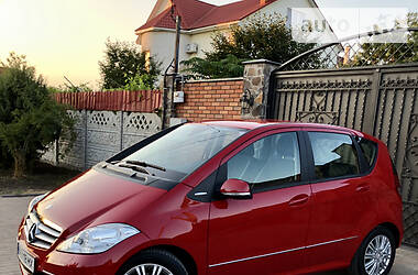 Хетчбек Mercedes-Benz A-Class 2010 в 