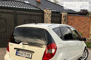 Хетчбек Mercedes-Benz A-Class 2012 в 