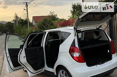 Хетчбек Mercedes-Benz A-Class 2012 в 