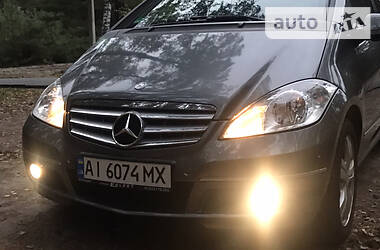 Хэтчбек Mercedes-Benz A-Class 2011 в 