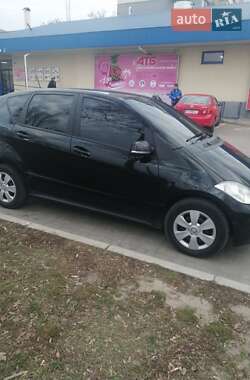 Хэтчбек Mercedes-Benz A-Class 2011 в 
