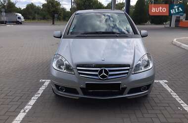 Хэтчбек Mercedes-Benz A-Class 2011 в 