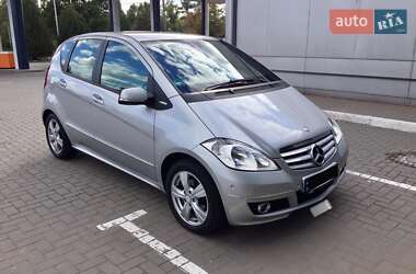 Хэтчбек Mercedes-Benz A-Class 2011 в 