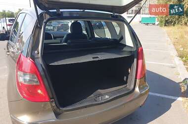 Хэтчбек Mercedes-Benz A-Class 2011 в 