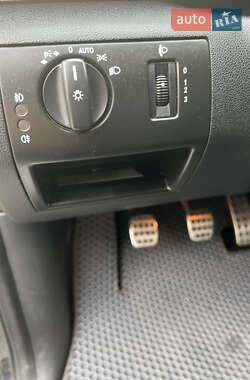 Хэтчбек Mercedes-Benz A-Class 2011 в 