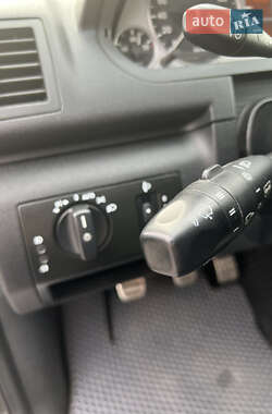 Хэтчбек Mercedes-Benz A-Class 2011 в 
