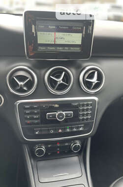 Хетчбек Mercedes-Benz A-Class 2015 в 