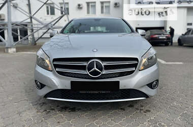 Хетчбек Mercedes-Benz A-Class 2015 в 