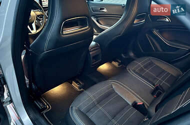 Хетчбек Mercedes-Benz A-Class 2015 в 