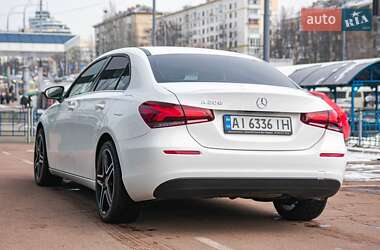 Седан Mercedes-Benz A-Class 2019 в Києві