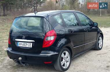 Хэтчбек Mercedes-Benz A-Class 2010 в 