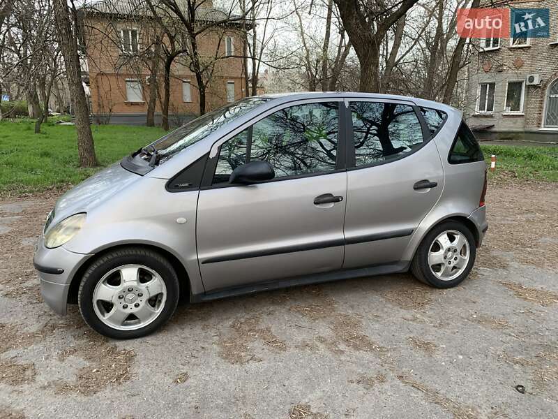 Хэтчбек Mercedes-Benz A-Class 2000 в 