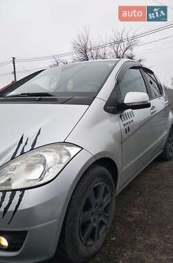 Хетчбек Mercedes-Benz A-Class 2009 в 