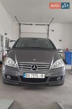 Хэтчбек Mercedes-Benz A-Class 2010 в 