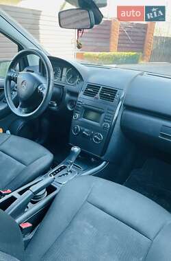 Хетчбек Mercedes-Benz A-Class 2010 в 
