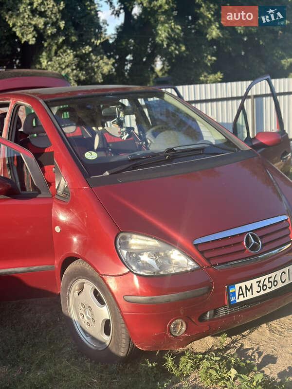Хэтчбек Mercedes-Benz A-Class 2000 в 