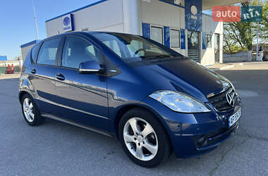 Хэтчбек Mercedes-Benz A-Class 2012 в 