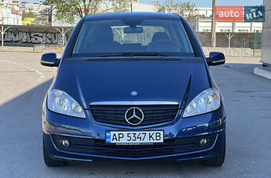 Хэтчбек Mercedes-Benz A-Class 2012 в 