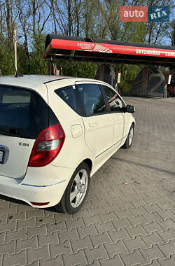 Хэтчбек Mercedes-Benz A-Class 2011 в 