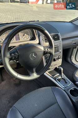 Хэтчбек Mercedes-Benz A-Class 2011 в 
